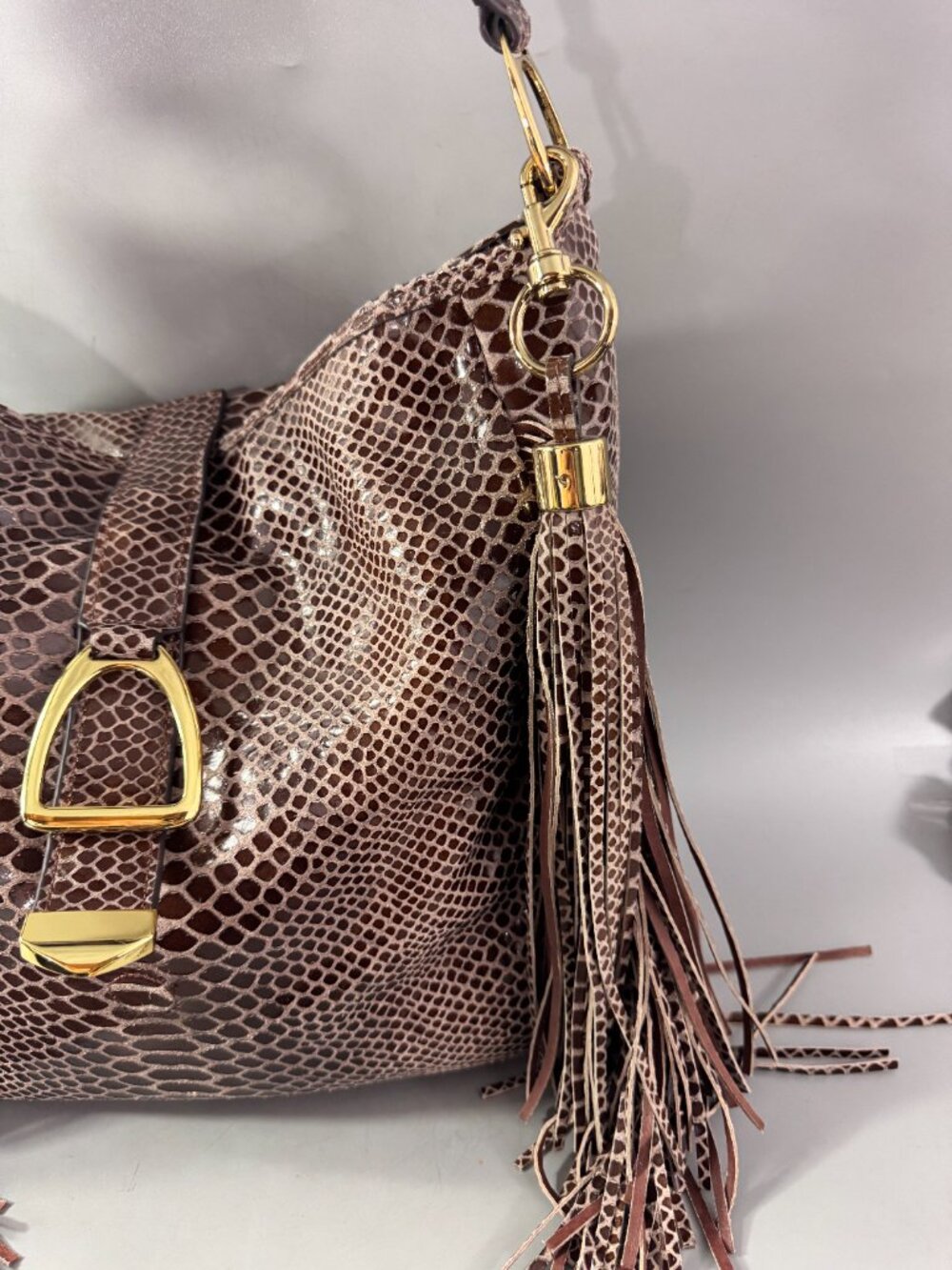 NWOT G.I.L.I Sienna Cobra Brown Leather Stirrup Fringe Hobo Bag - Picture 3 of 15